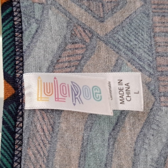 Lularoe Classic T Shirt Short Sleeve Aztec Print Size Large - Picture 3 of 6